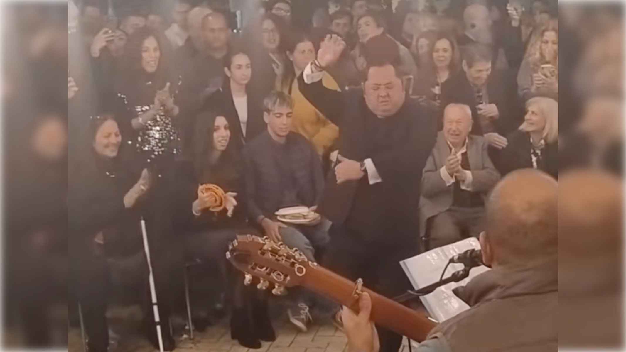 La 'pataíta' del 'Chicha' en la Zambomba de las Angustias. La 'pataíta' del 'Chicha' en la Zambomba de las Angustias.