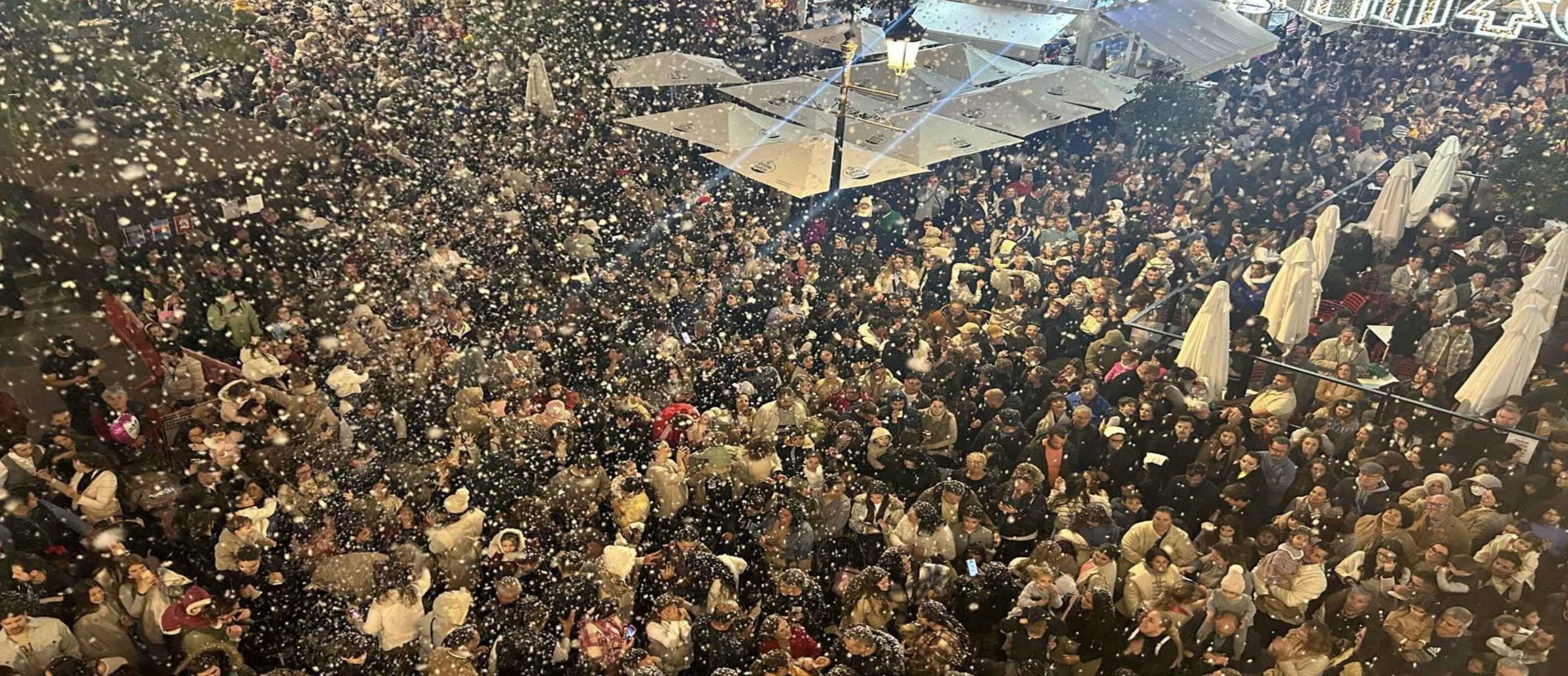 Una gran 'nevada' en Sanlúcar para darle la bienvenida a la Navidad. Una gran 'nevada' en Sanlúcar para darle la bienvenida a la Navidad.