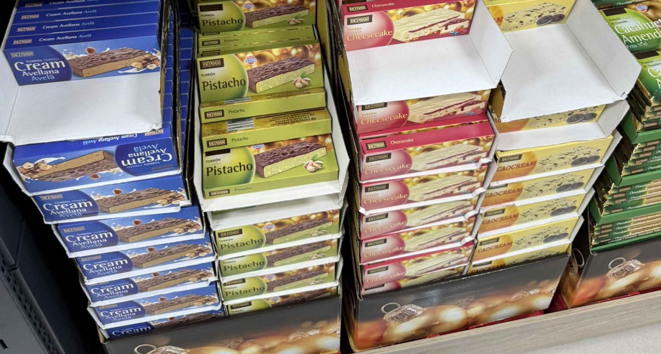 Una estantería de Mercadona con turrones de pistacho. Una estantería de Mercadona con turrones de pistacho.