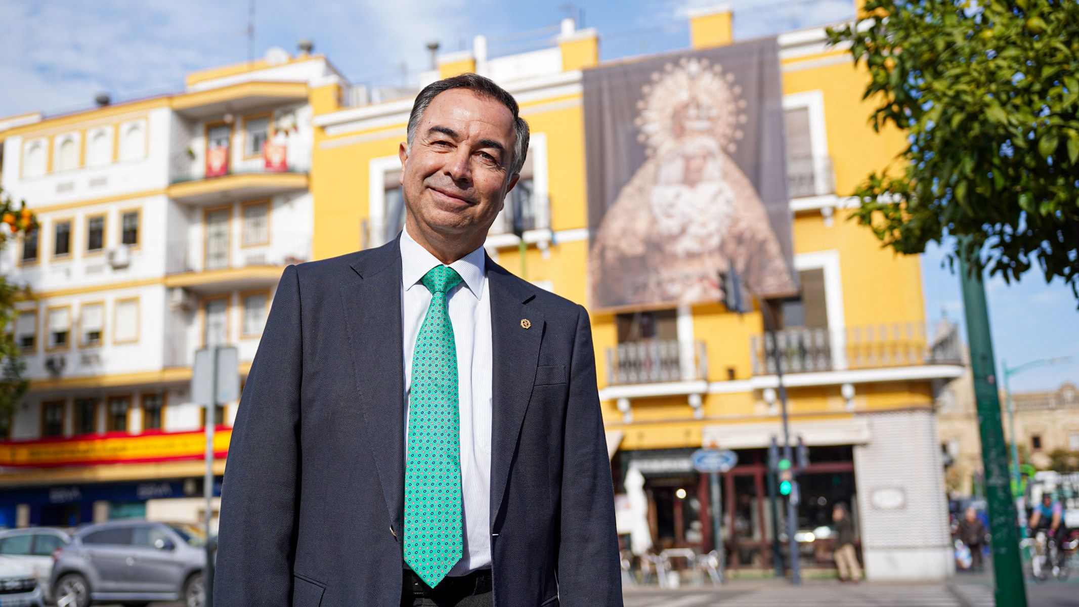 Fernando Fernández Cabezuelo, con la Virgen Macarena al fondo. Fernando Fernández Cabezuelo, con la Virgen Macarena al fondo.