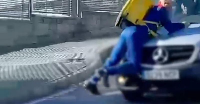 Imagen del atropello al repartido de Glovo.