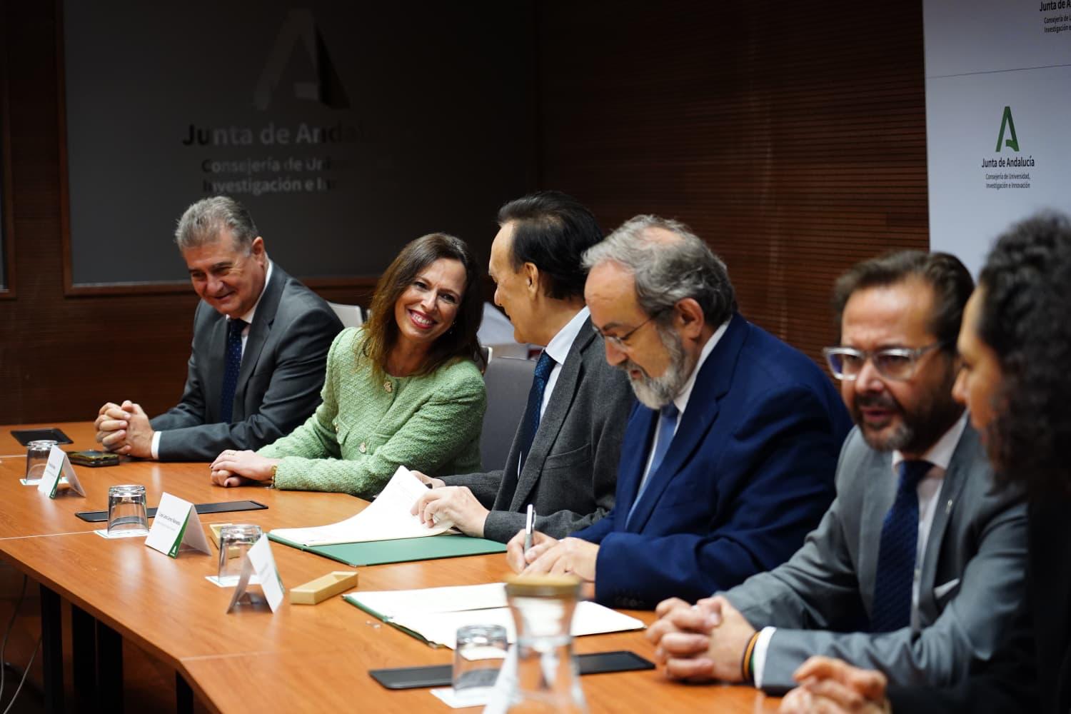 El acuerdo para la financiación del proyecto en Granada. El acuerdo para la financiación del proyecto en Granada.