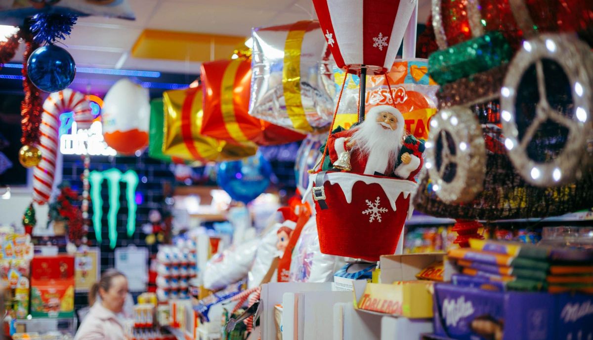 Decoración navideña de la tienda ubicada en Chiclana.