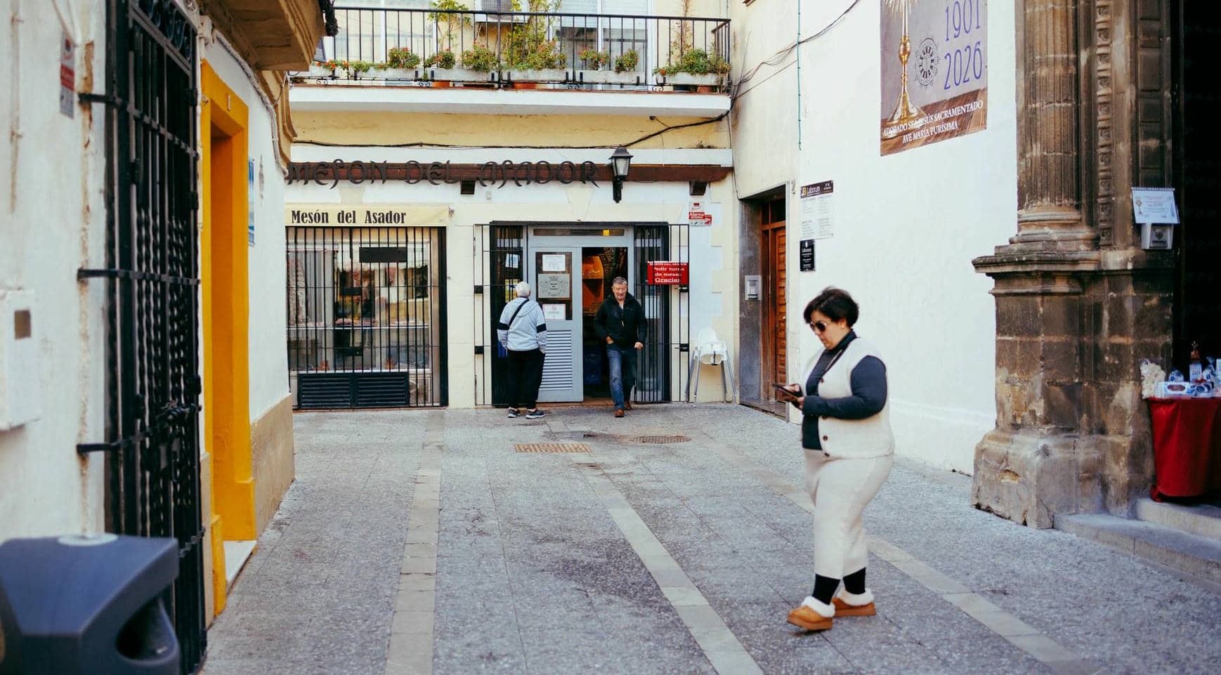 El Mesón del Asador no puede disponer de su terraza por un tema burocrático. El Mesón del Asador no puede disponer de su terraza por un tema burocrático.