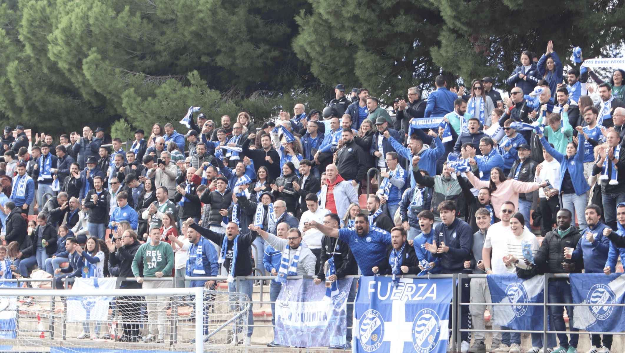 Aficionados del Xerez Deportivo FC, en un partido fuera de casa. Aficionados del Xerez Deportivo FC, en un partido fuera de casa.