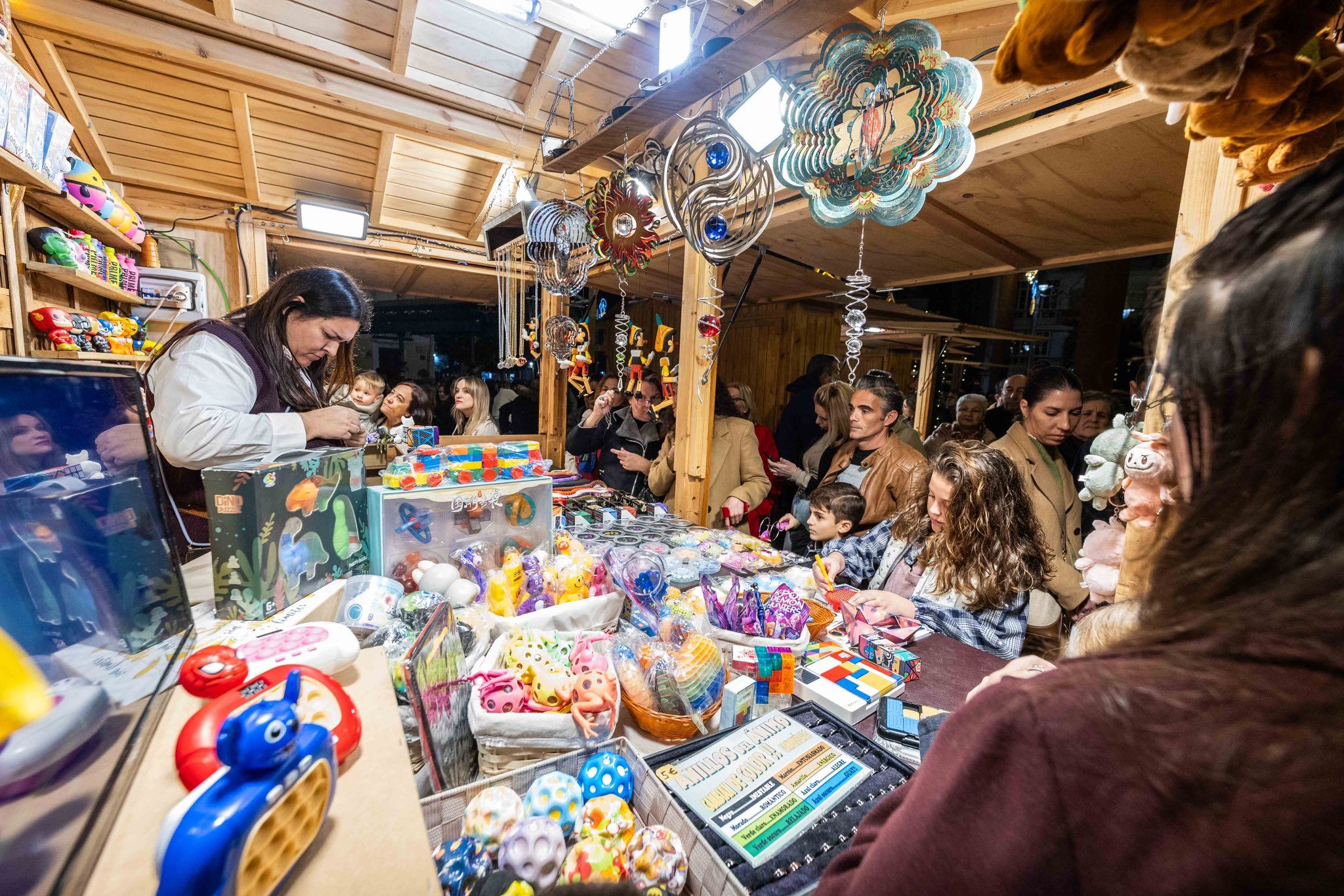 Mercado navideño en la plaza del Rey en San Fernando.