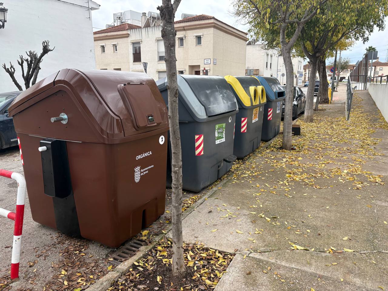 Uno de los contenedores marrones que se pueden ver en Guadalcacín. Uno de los contenedores marrones que se pueden ver en Guadalcacín.
