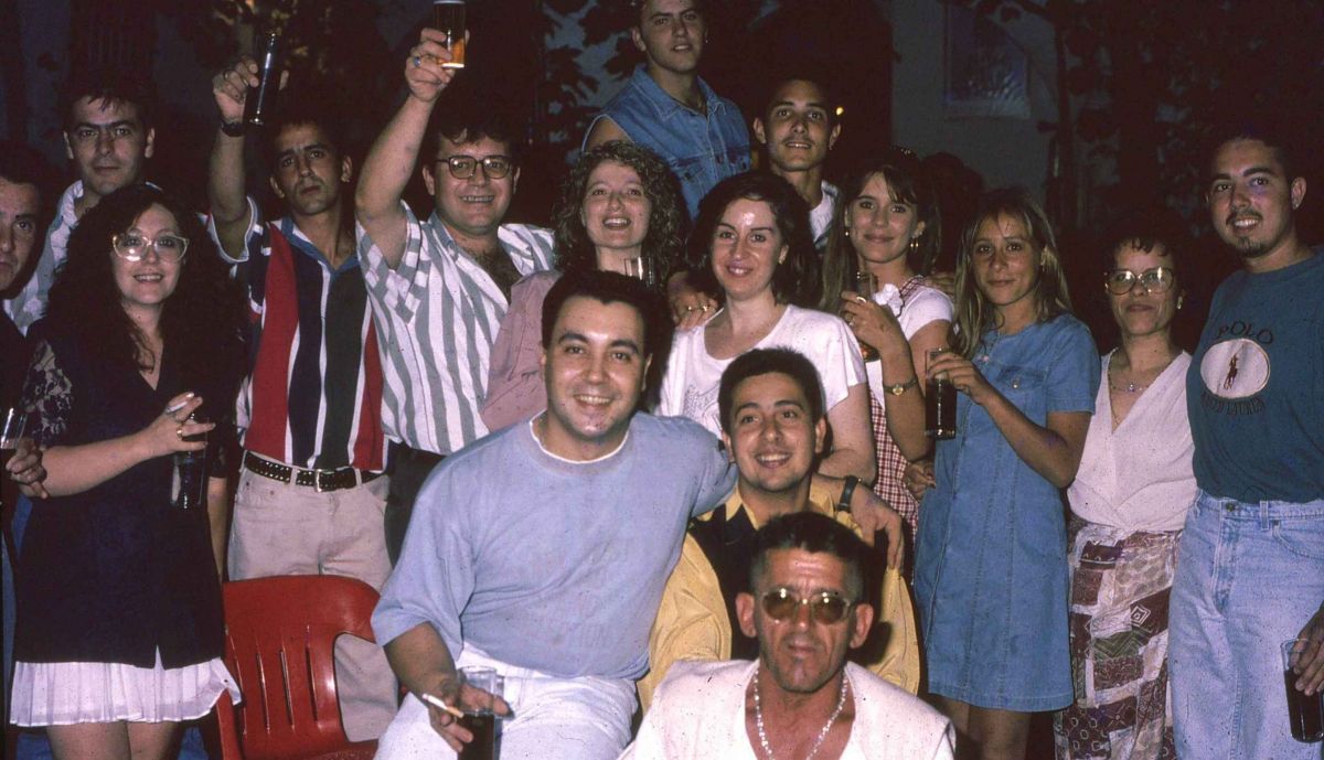 Una imagen de hace décadas de un grupo.