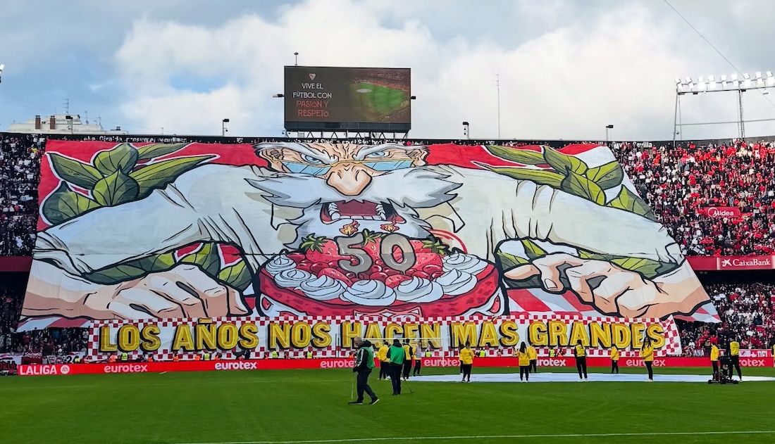 Tifo de los Biris por su 50 aniversario en el Sánchez Pizjuán. Tifo de los Biris por su 50 aniversario en el Sánchez Pizjuán.