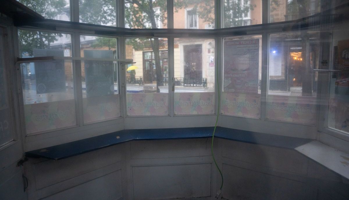 KIOSKO 01  VACIO EN CADIZ  PLAZA MINA