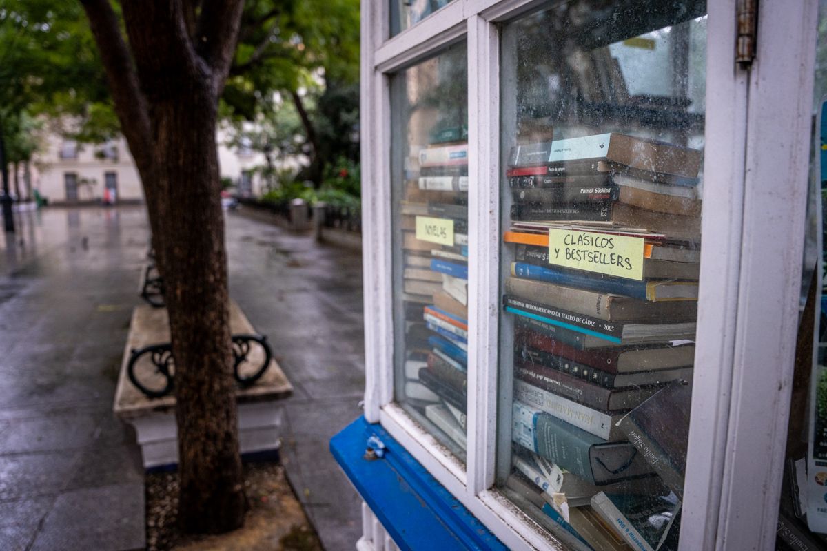 Un kiosko de prensa. Un kiosko de prensa.