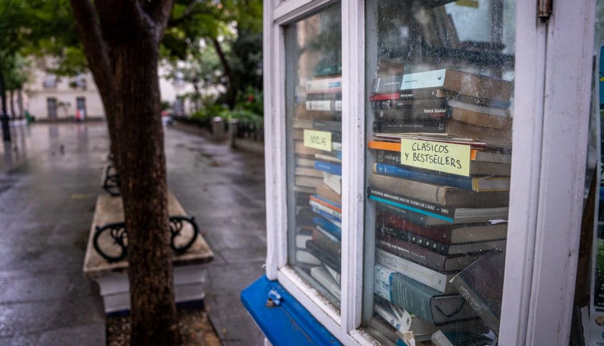 KIOSKO 02 VACIO EN CADIZ PLAZA MINA