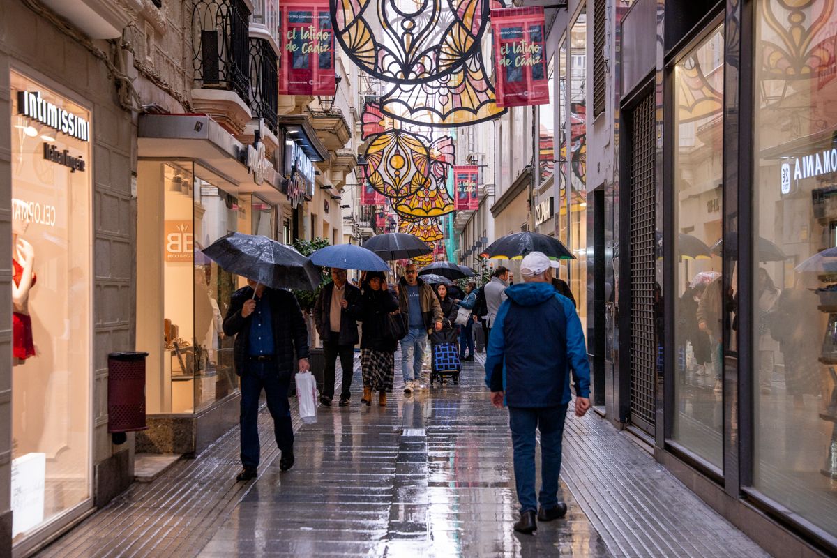 Un día de lluvia en el centro de Cádiz.