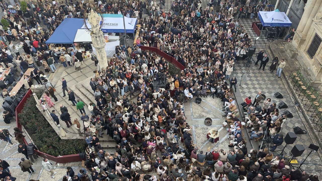 Un momento de la Zambomba BIC celebrada en la plaza de la Asunción de Jerez.