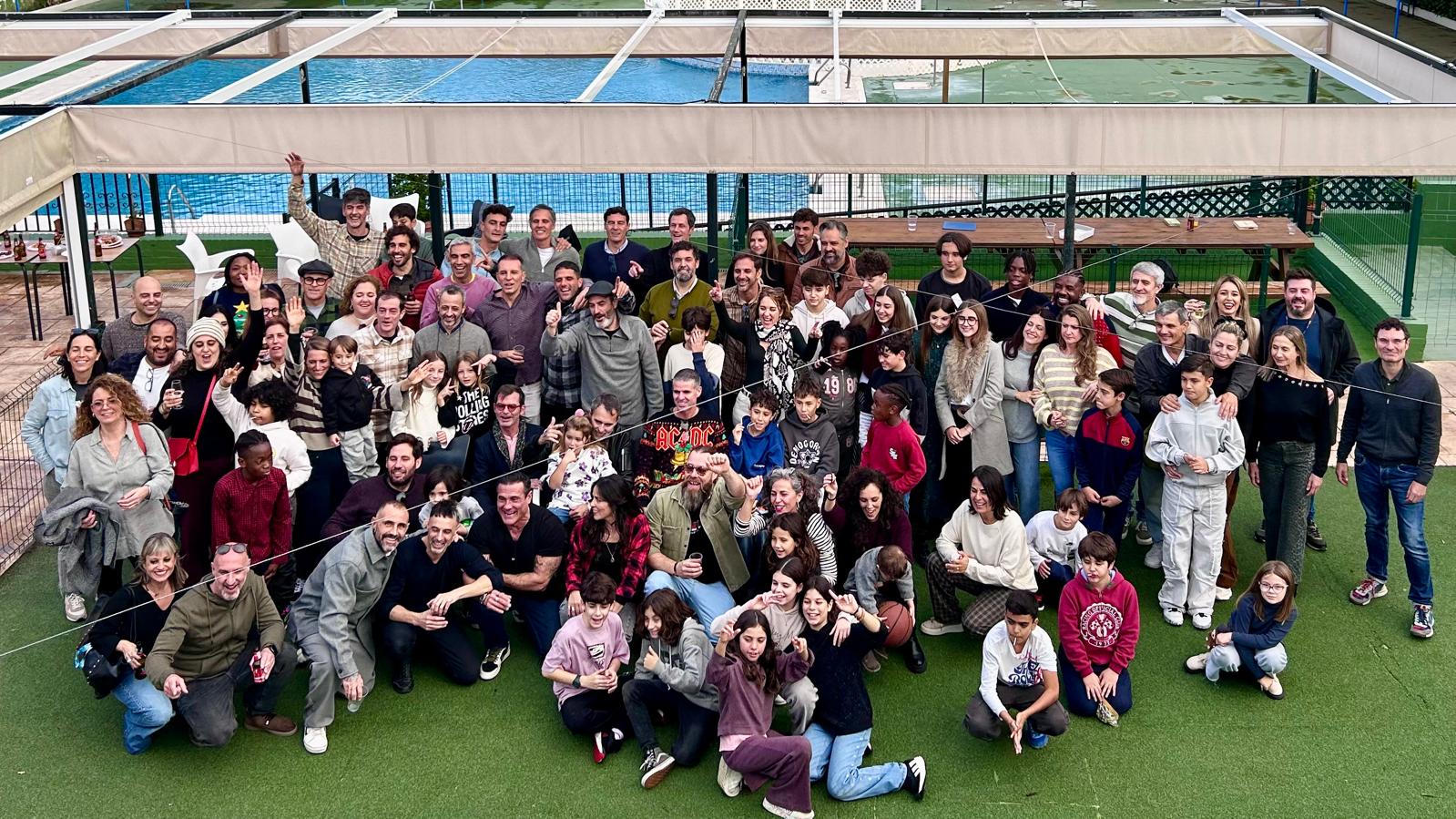 Zambomba del grupo de amigos del 'murito' del Almendral en Jerez. Zambomba del grupo de amigos del 'murito' del Almendral en Jerez.