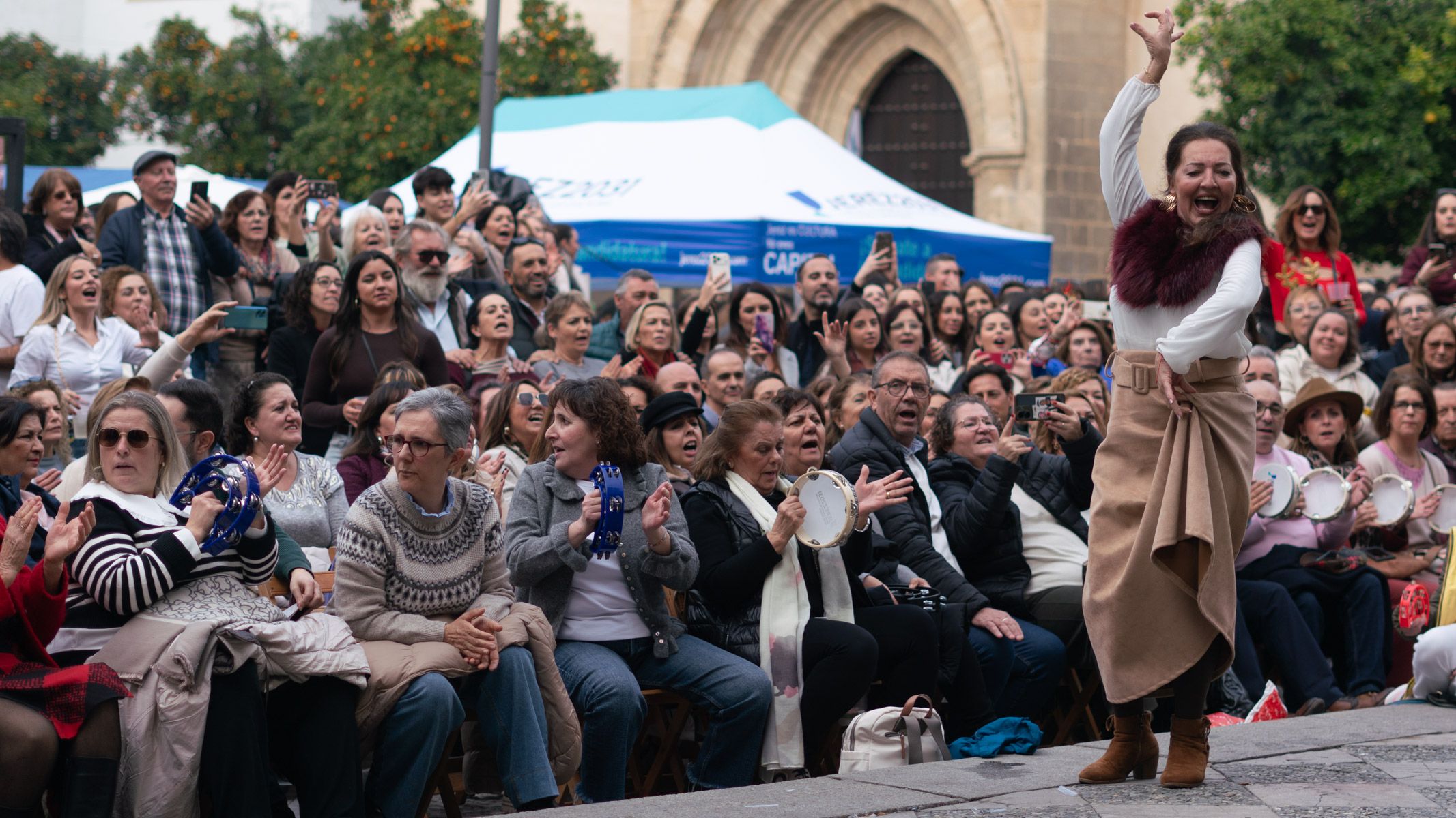 Ambiente en la celebración de la Zambomba BIC de este año en la Plaza de la Asunción.