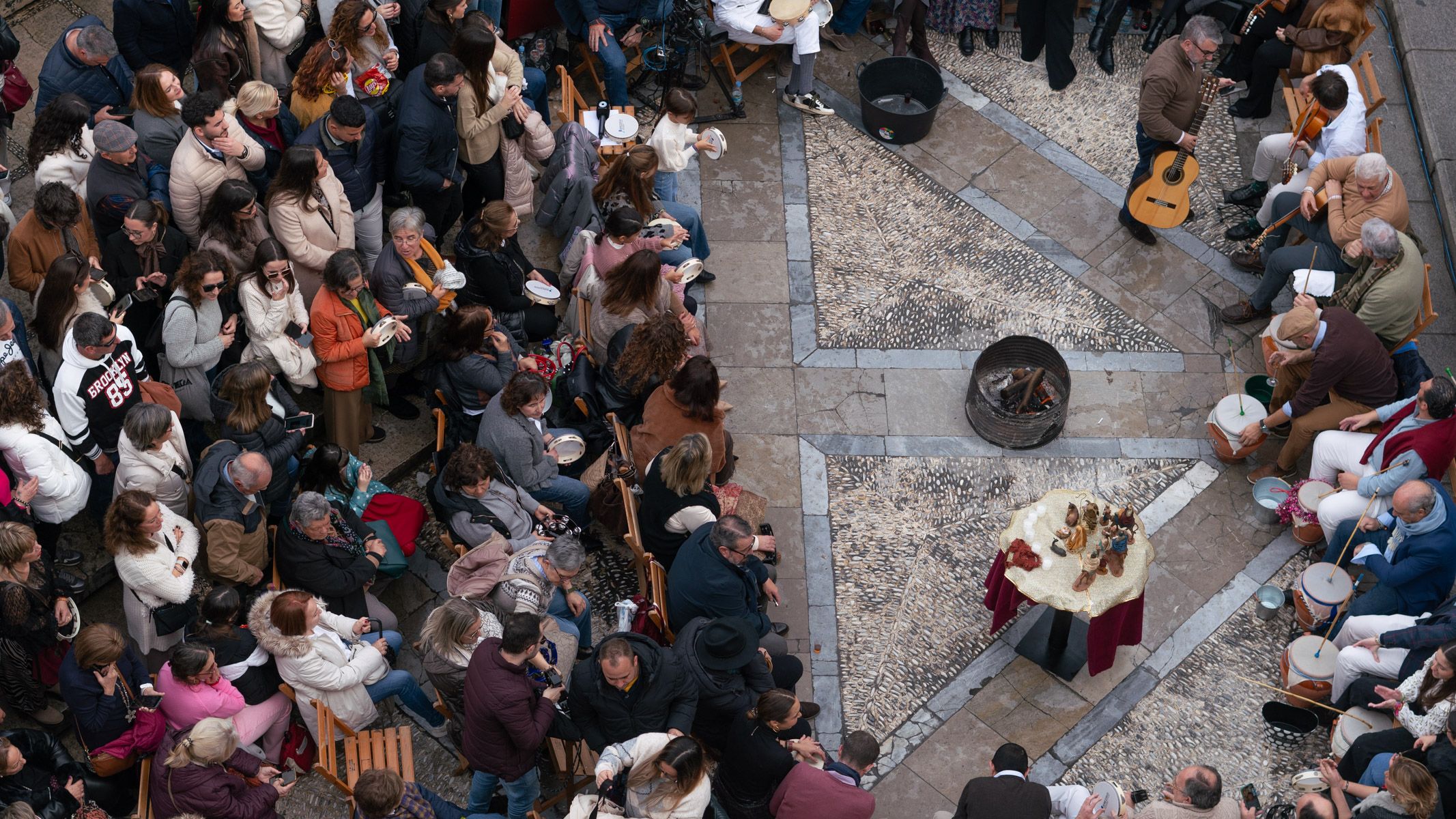 La Zambomba BIC celebrada en la plaza de la Asunción de Jerez. La Zambomba BIC celebrada en la plaza de la Asunción de Jerez.