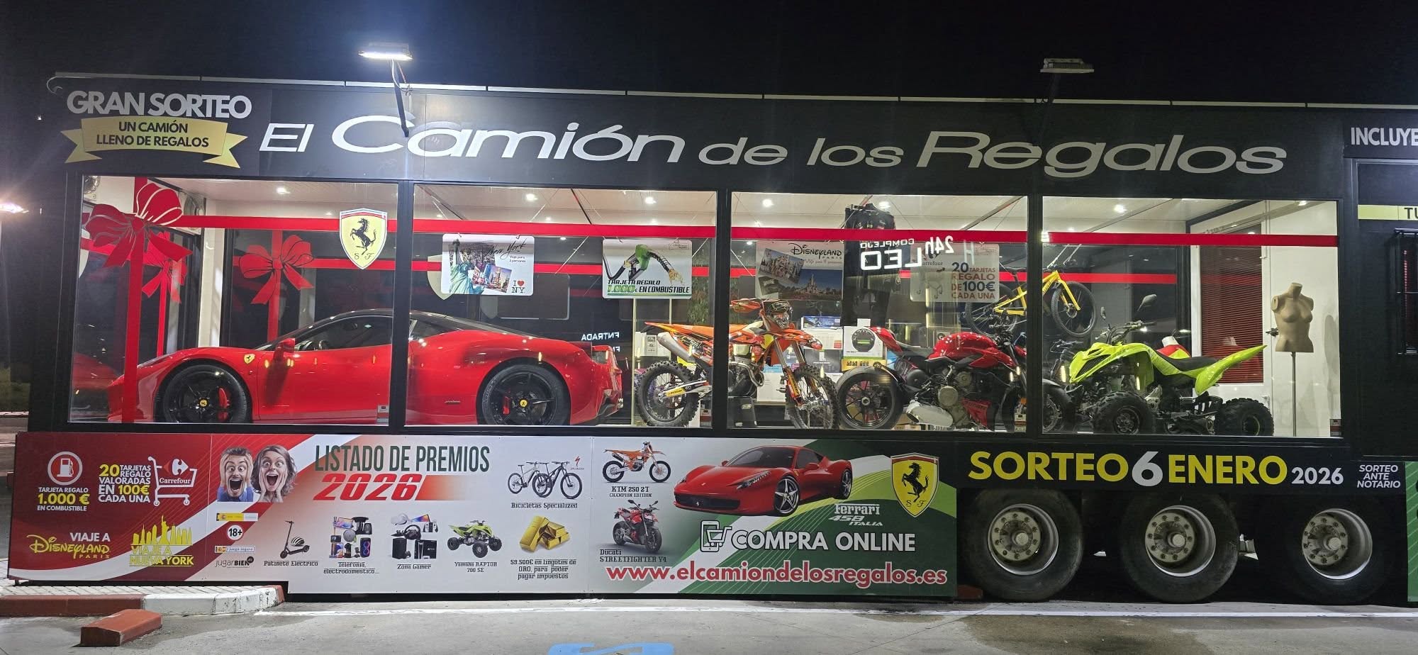 El camión de los regalos de Monesterio, la cesta de Navidad más grande de España. El camión de los regalos de Monesterio, la cesta de Navidad más grande de España.