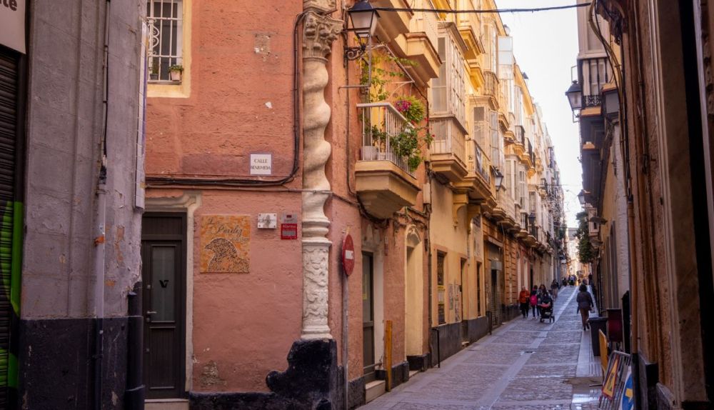CAÑONES EN CADIZ C/ BENJUMEDA