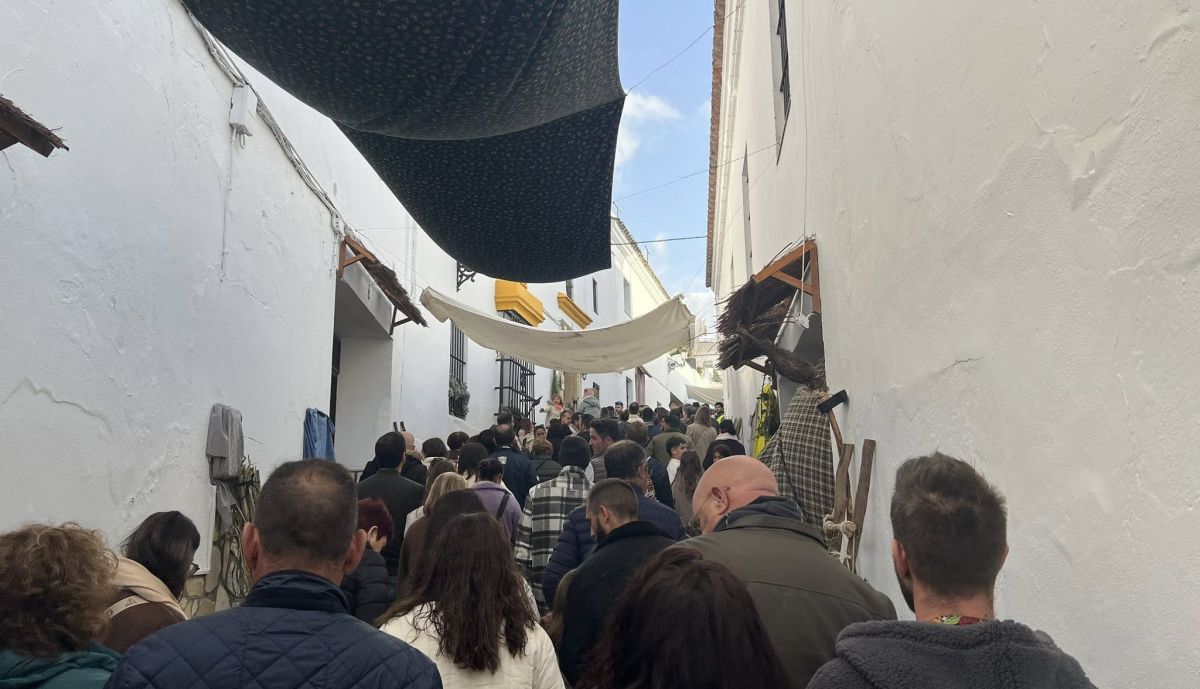 Las calles de Medina, a rebosar para disfrutar del Belén Viviente.