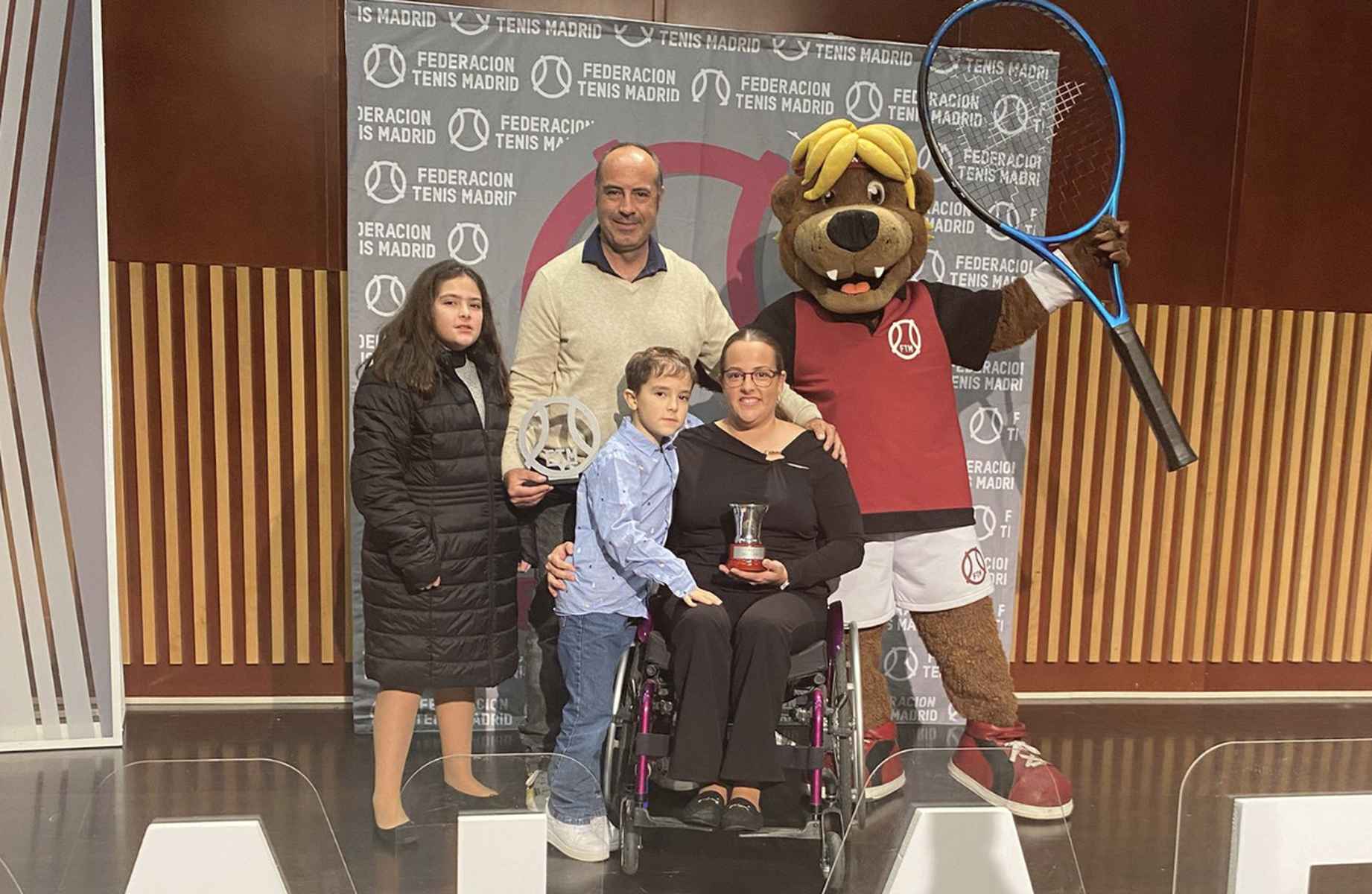 La jerezana Laura Sambruno, con el título de campeona de España. La jerezana Laura Sambruno, con el título de campeona de España.