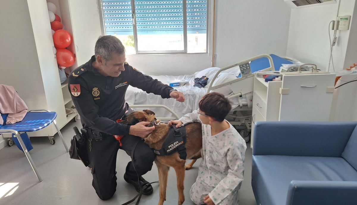 Visita POlicía Nacional y Unidad Canina dic 25