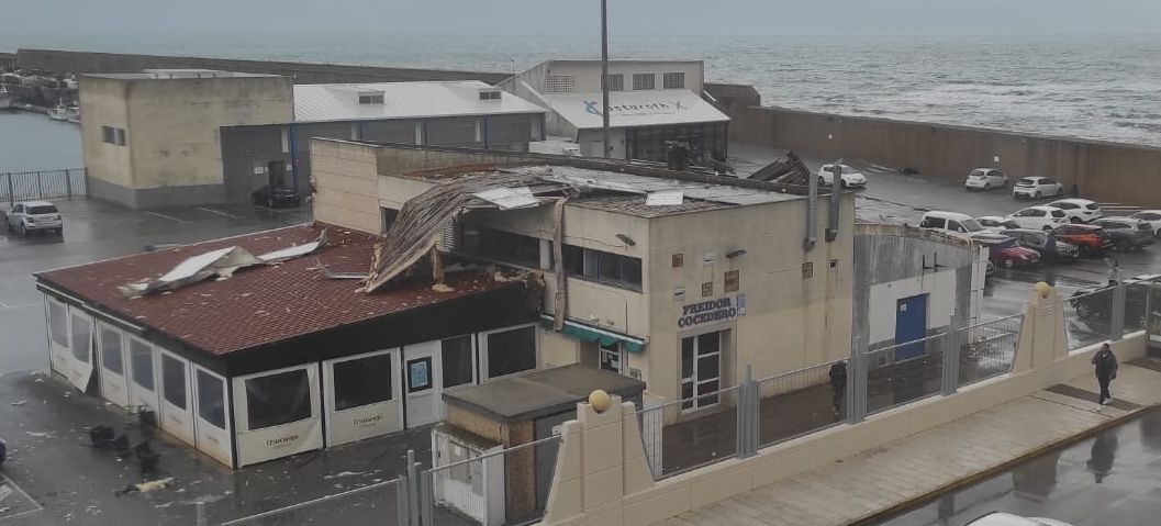 Destrozos provocados por la manga marina en Rota.