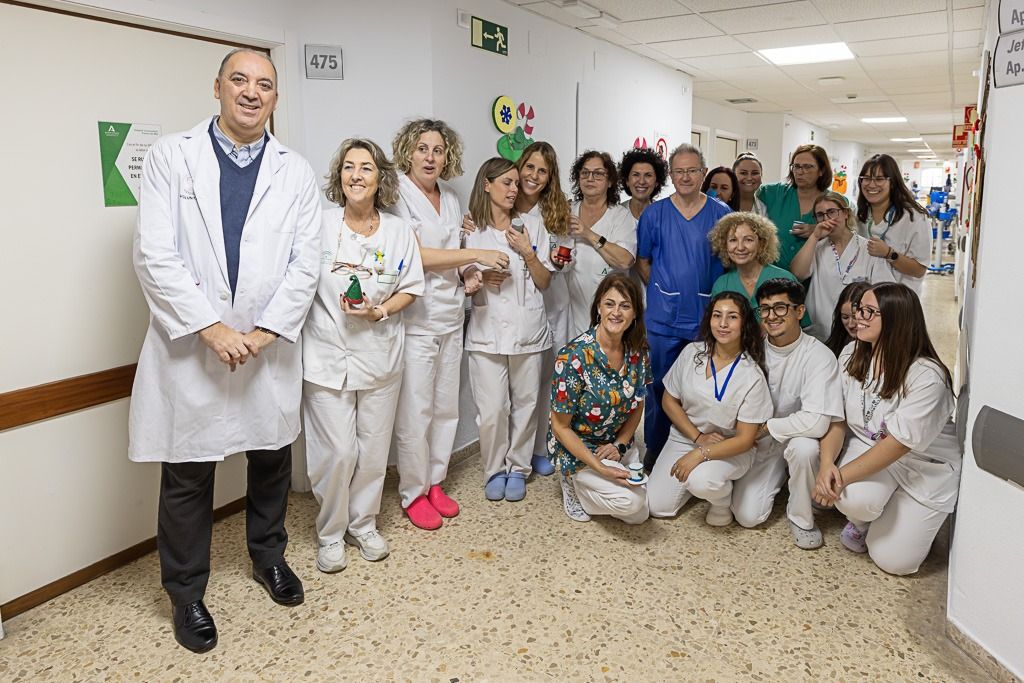 La asociación Ostogades ameniza la estancia de los pacientes ostomizados en Cádiz.