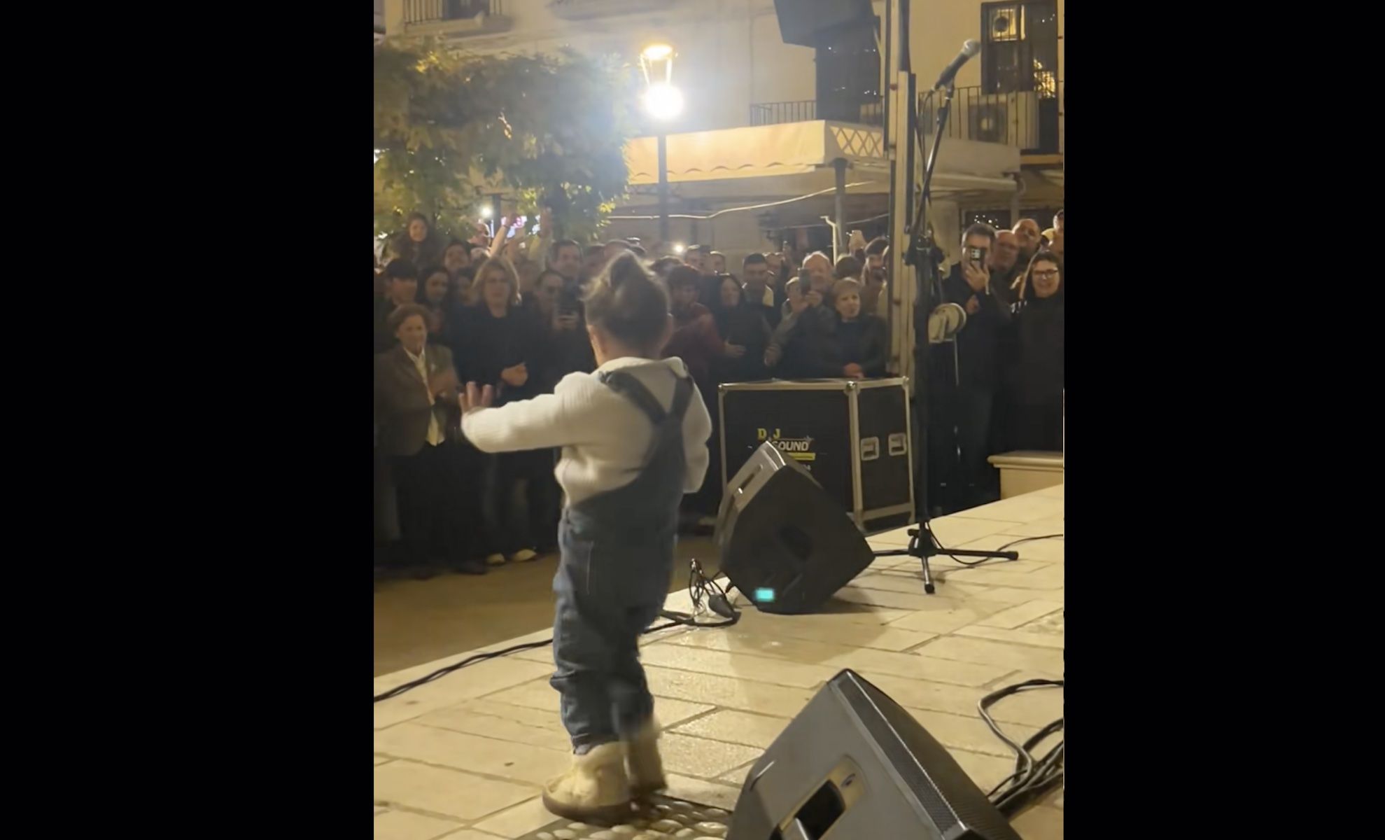 Alegría, la niña viral de Ronda con una emocionante historia detrás. Alegría, la niña viral de Ronda con una emocionante historia detrás.