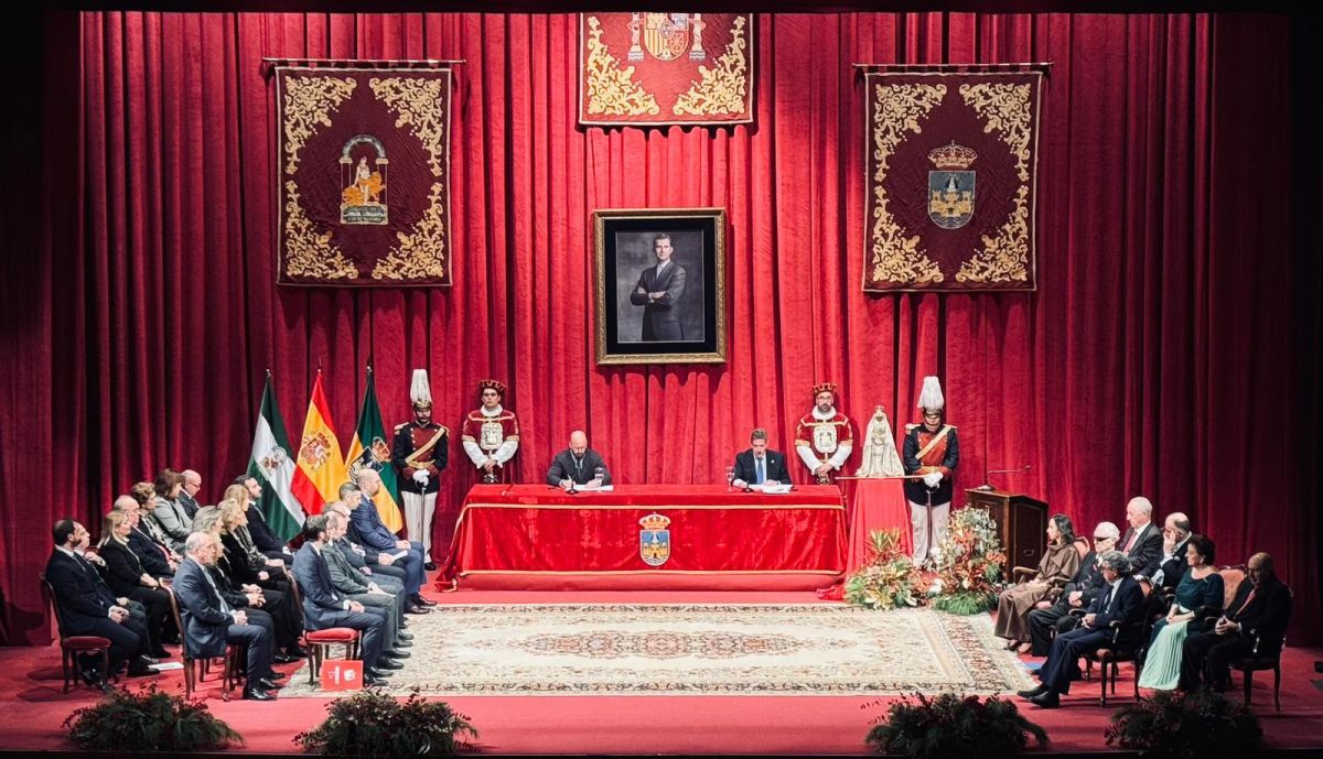 Celebración del acto que reconoce la implicación de personas y entidades en El Puerto.