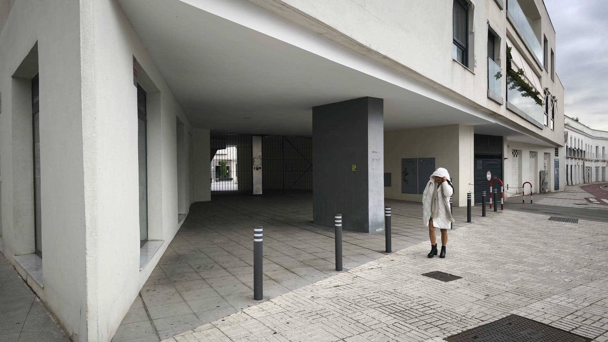 Fachada del edificio donde se produjo el presunto homicidio. Fachada del edificio donde se produjo el presunto homicidio.