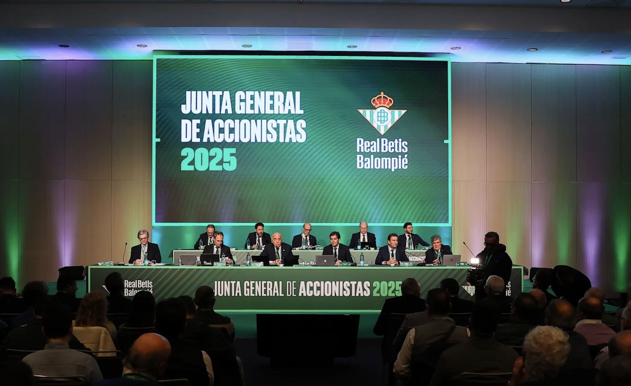 La junta general de accionistas del Real Betis.