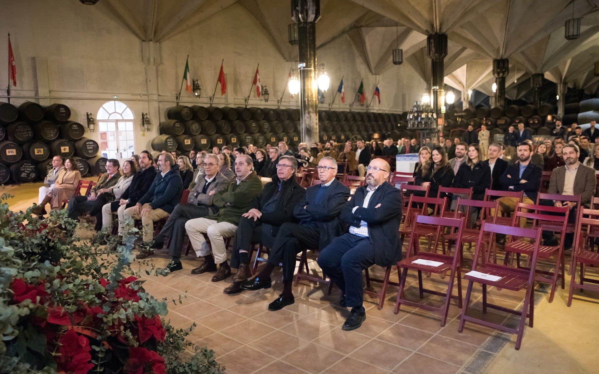 Parte de la plantilla, en la entrega del cheque solidario.
