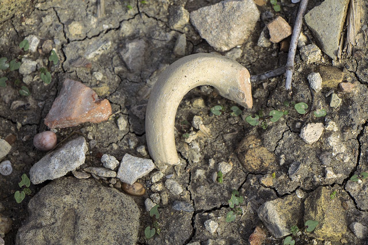 restos_ceramicos_en_la_loma_de_alijar