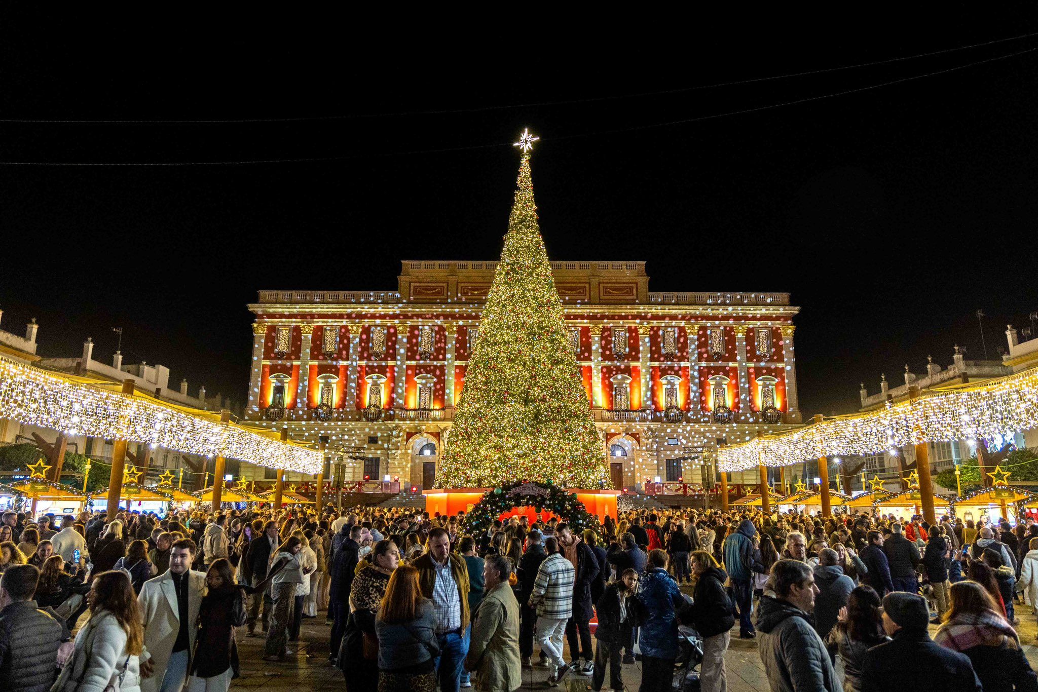 Ambiente en la Plaza del Rey de San Fernando esta Navidad.
