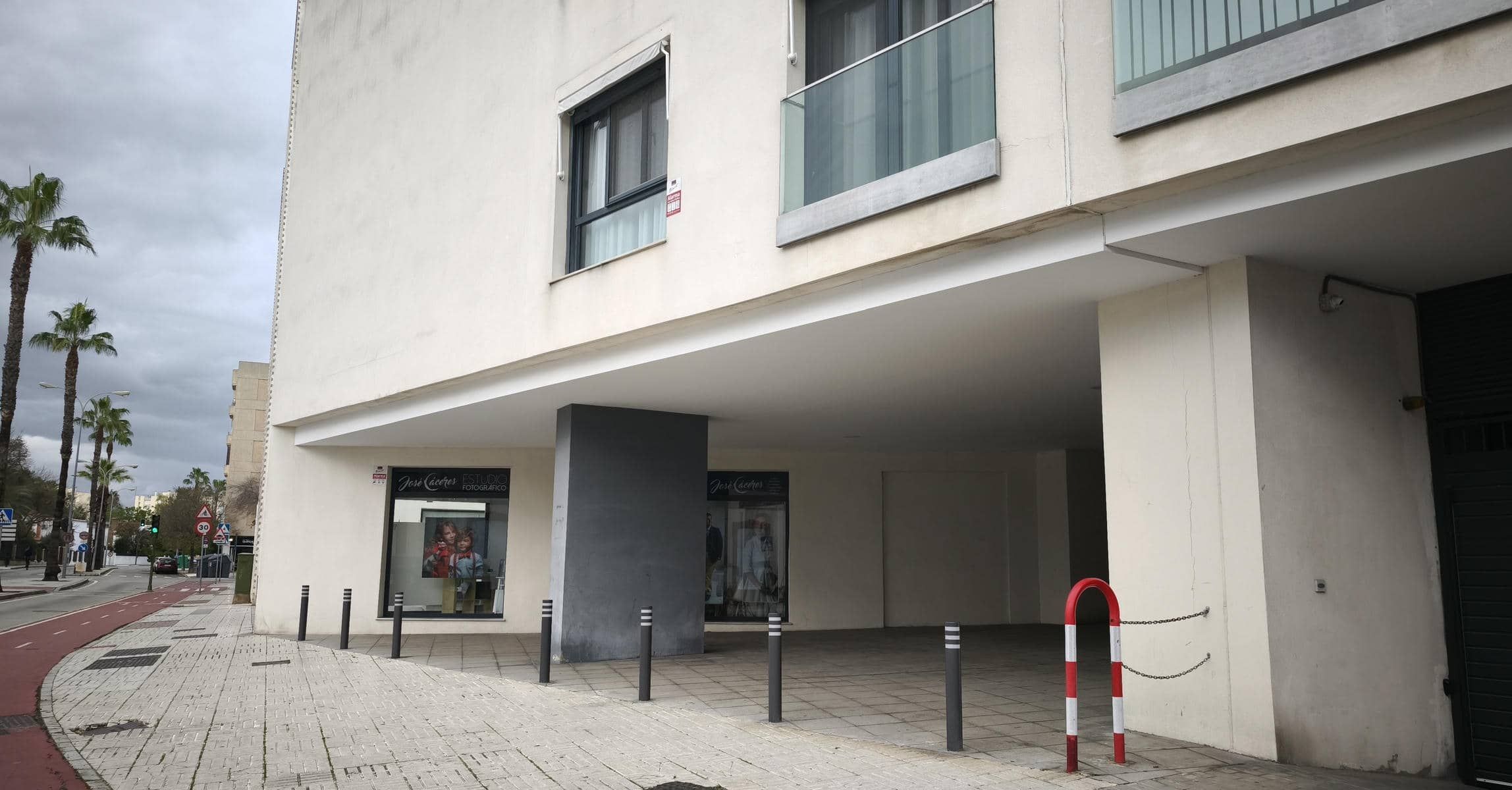 Fachada del Residencial Valdespino, en la calle Pozo del Olivar. Fachada del Residencial Valdespino, en la calle Pozo del Olivar.