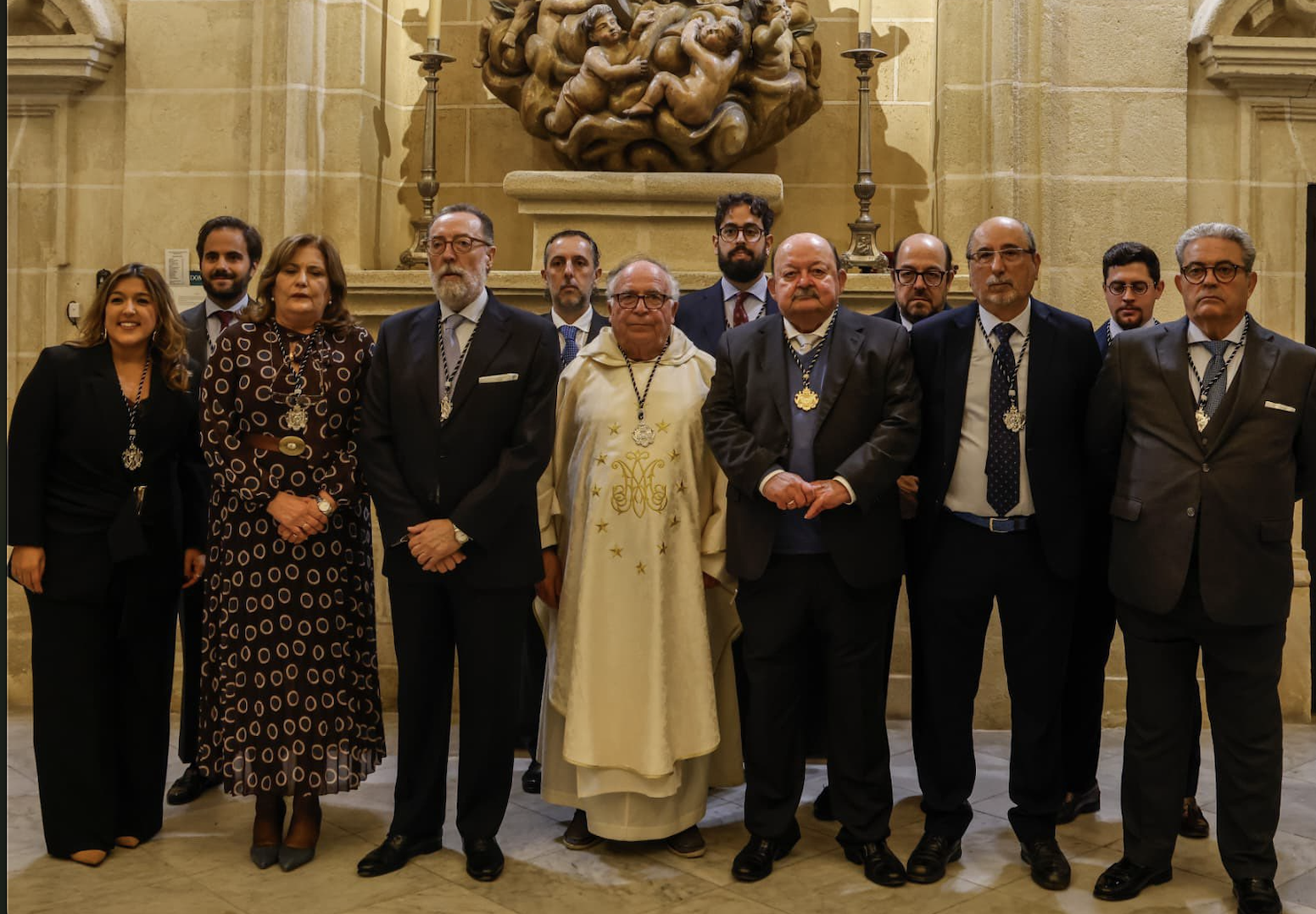 La actual junta de gobierno de la cofradía tras su toma de posesión, posando en la sacristía mayor de Santo Domingo. La actual junta de gobierno de la cofradía tras su toma de posesión, posando en la sacristía mayor de Santo Domingo.