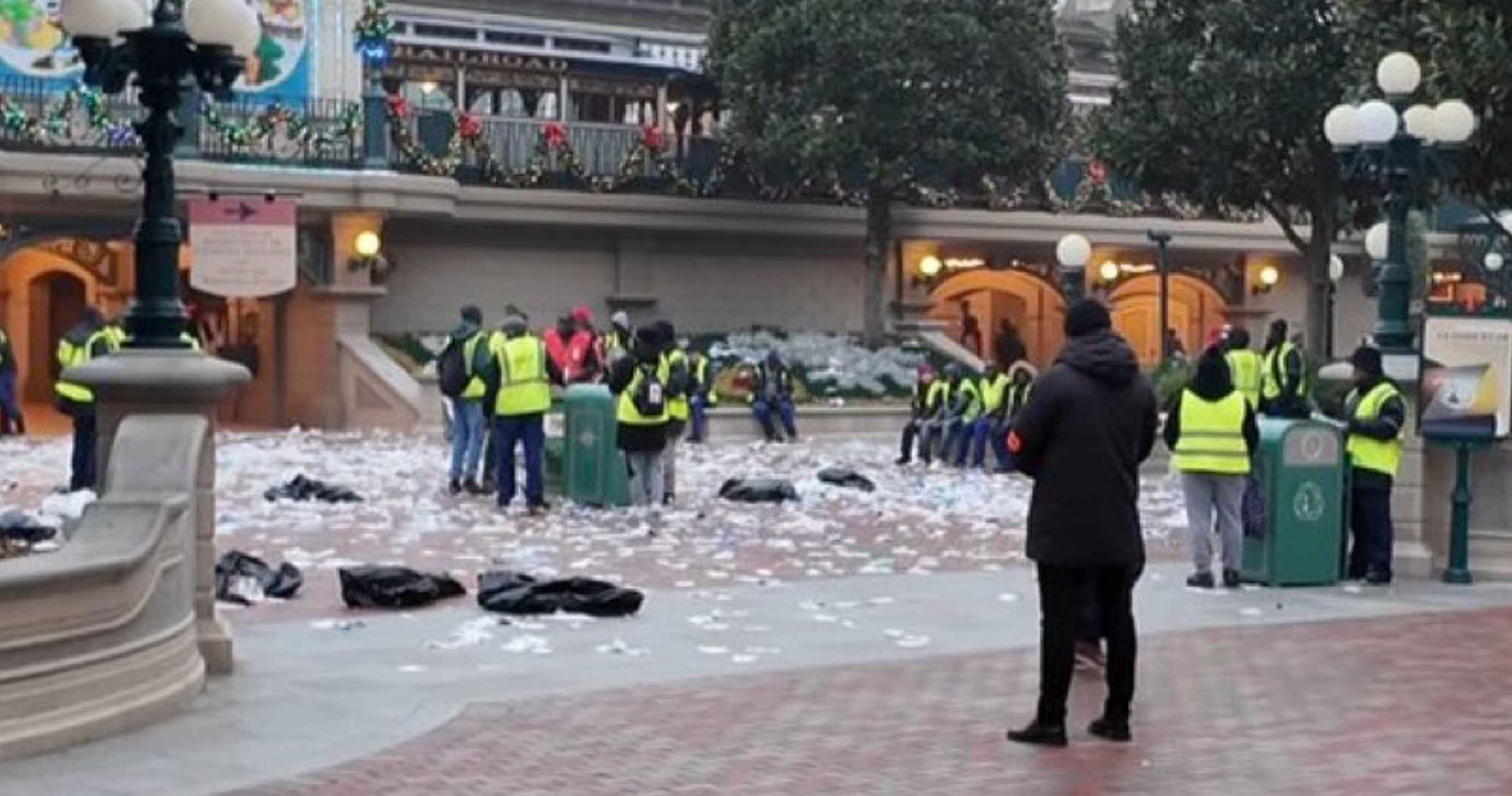 Una imagen de Disneyland París tras la huelga de los trabajadores de la limpieza. Una imagen de Disneyland París tras la huelga de los trabajadores de la limpieza.