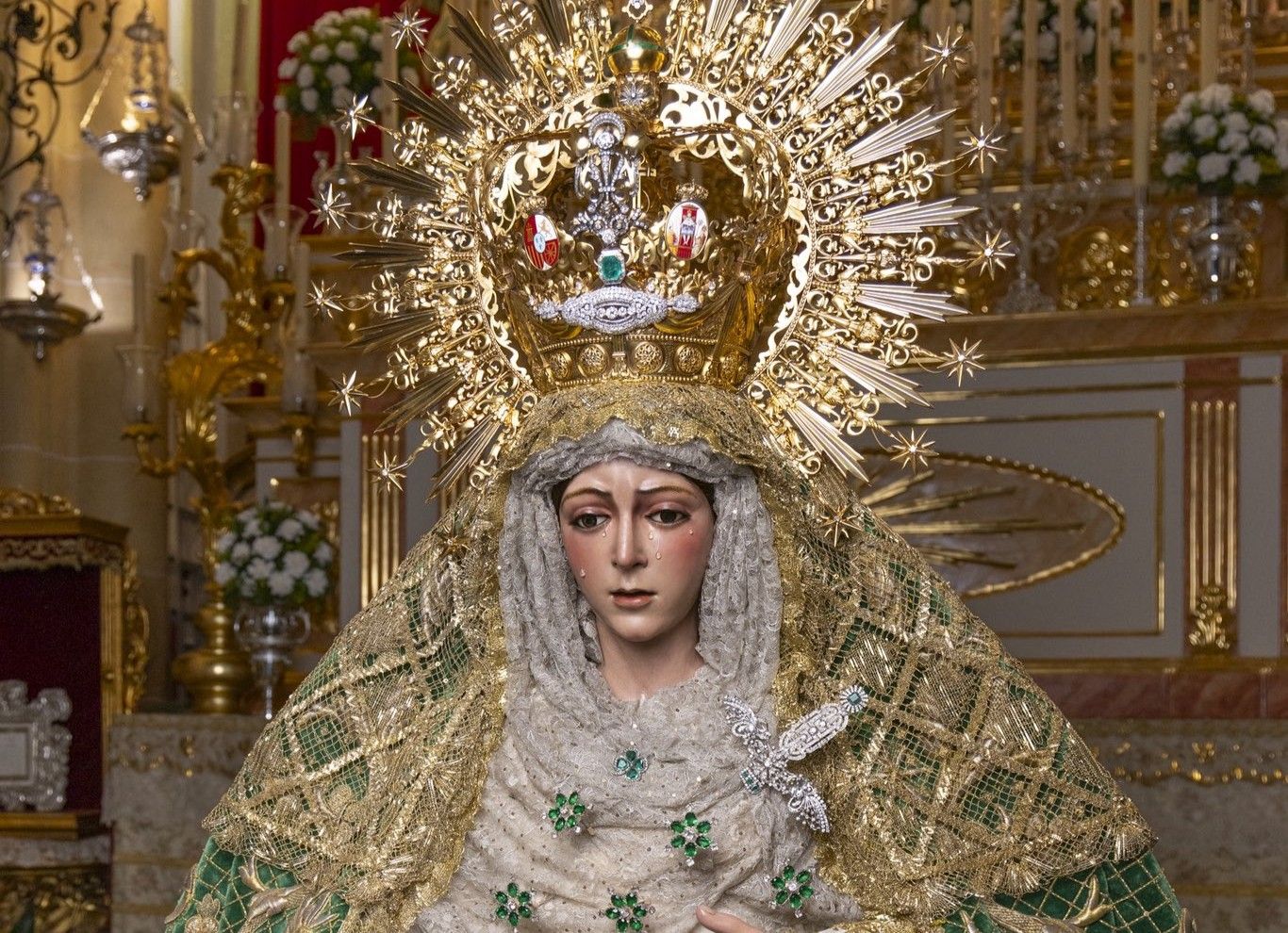 La Esperanza Macarena en el besamanos. La Esperanza Macarena en el besamanos.