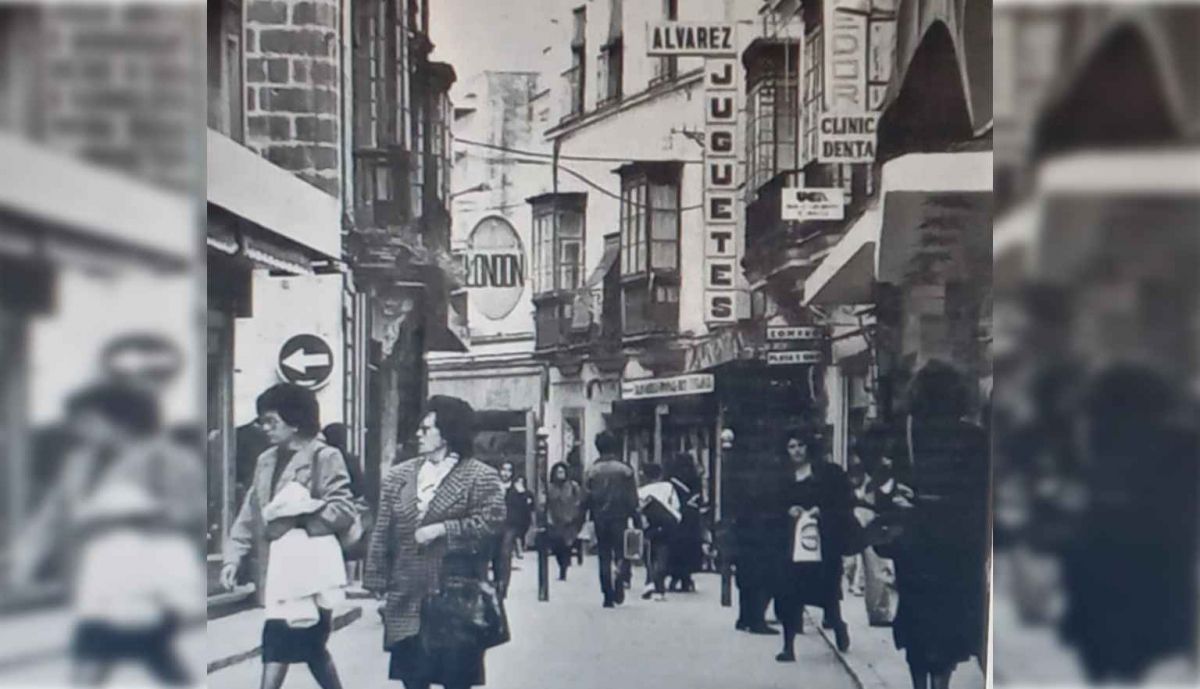 Cartel de la juguetería Álvarez, un negocio muy recordado en Jerez.