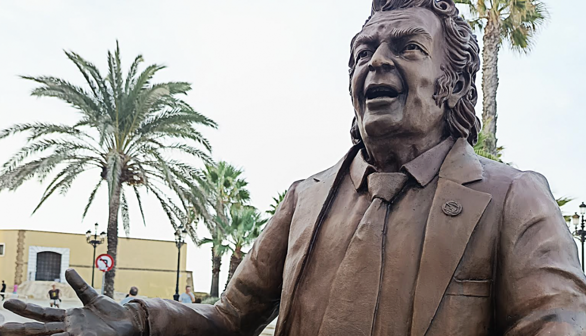 Monumento a Juanito Villar, detalle.
