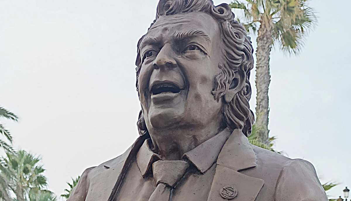 Monumento a Juanito Villar, detalle rostro.