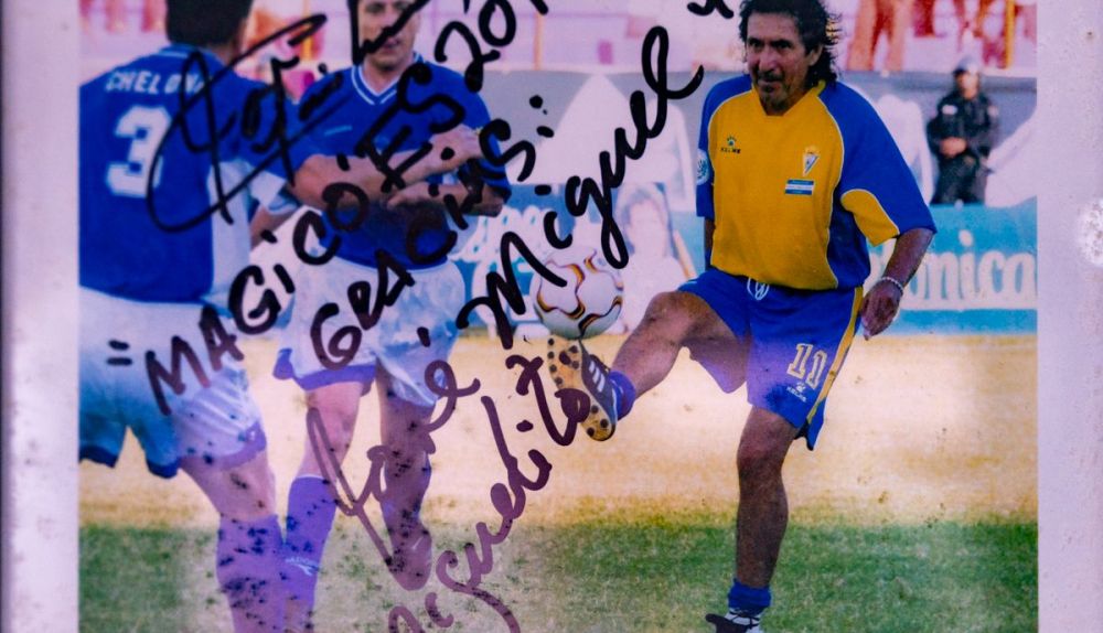 Souvenirs football Cádiz   Calle Columela 5