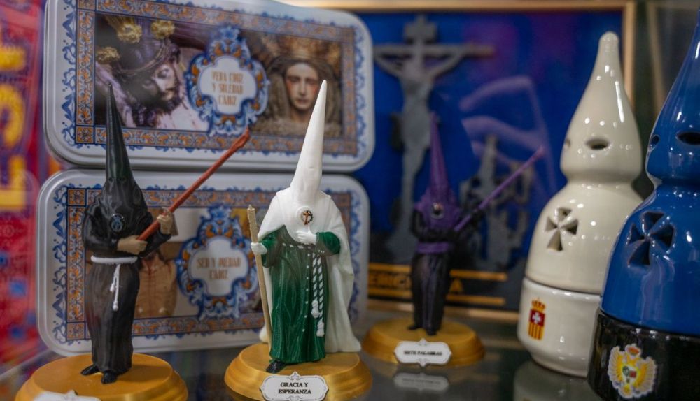 Souvenirs football Cádiz   Calle Columela 6