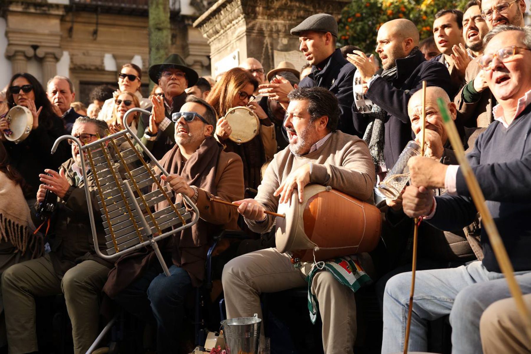 La Zambomba mañanera de Plaza Rivero, en imágenes.