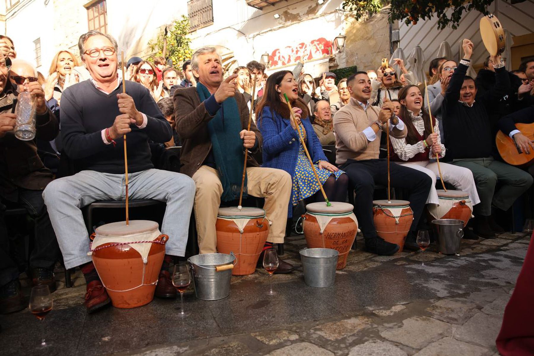 La Zambomba mañanera de Plaza Rivero, en imágenes.