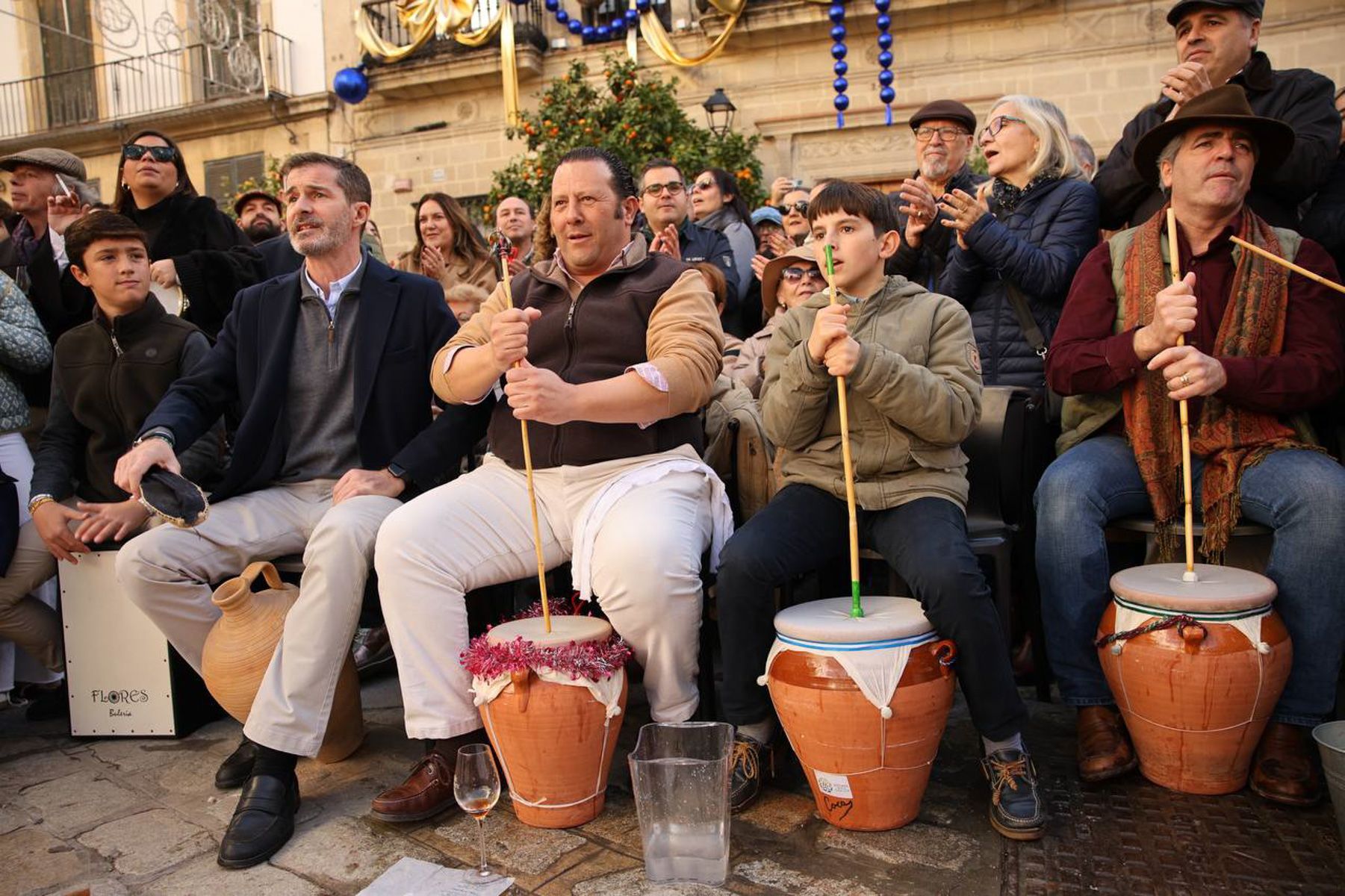 La Zambomba mañanera de Plaza Rivero, en imágenes.