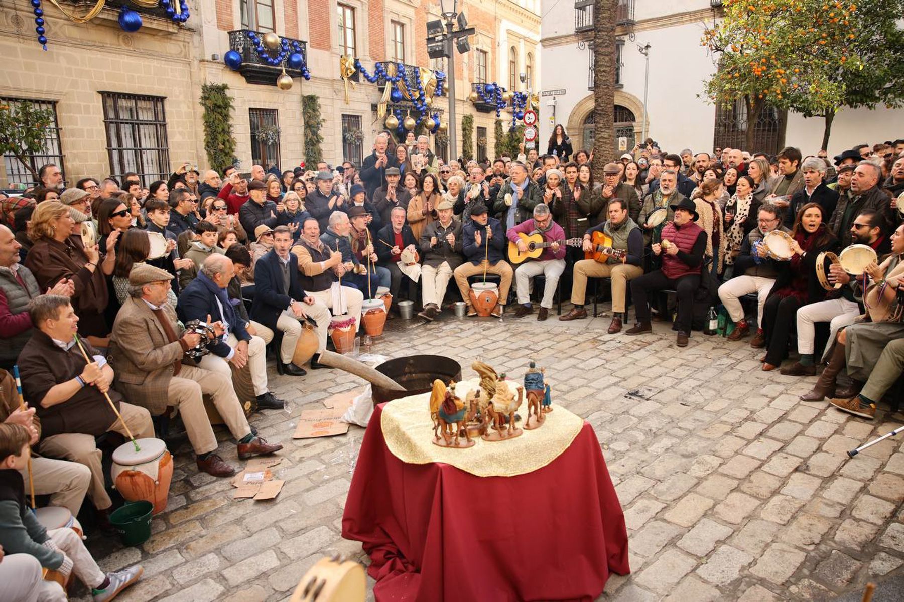 La Zambomba mañanera de Plaza Rivero, en imágenes.