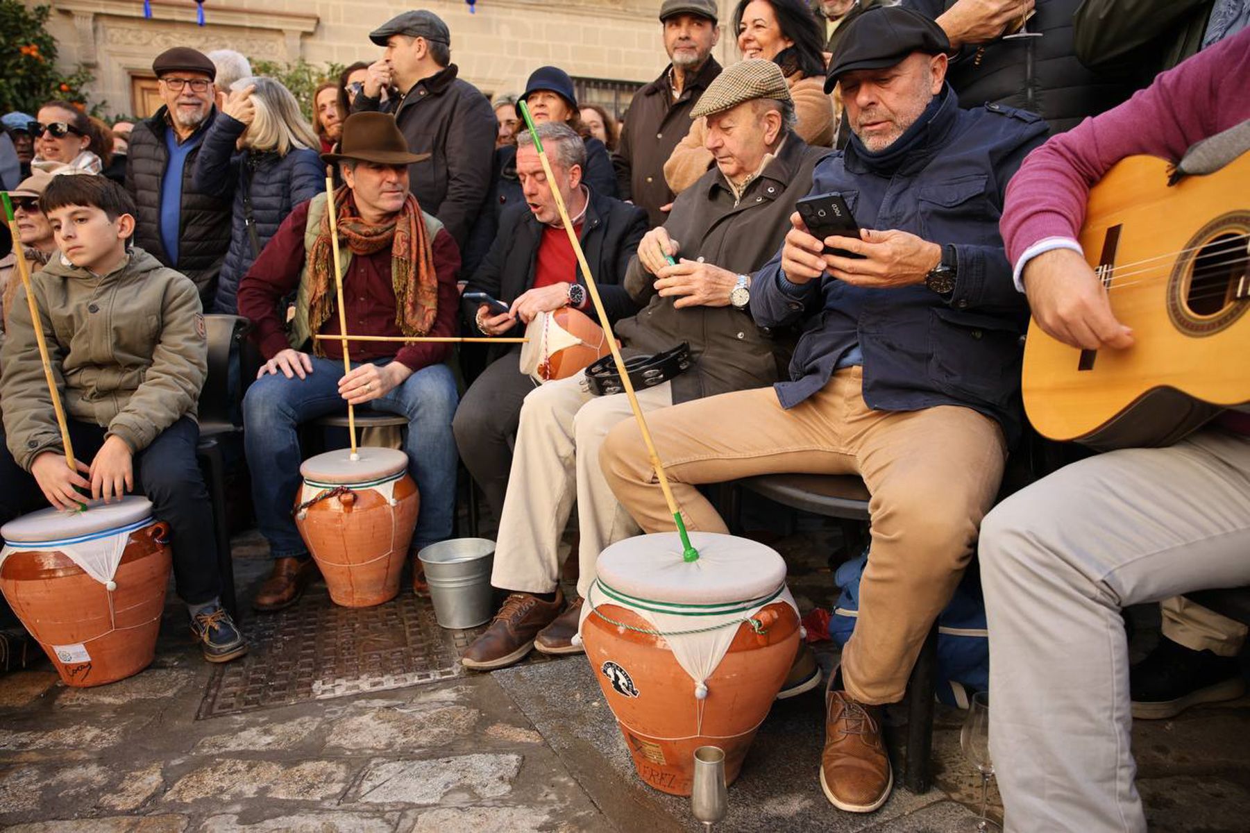 La Zambomba mañanera de Plaza Rivero, en imágenes.