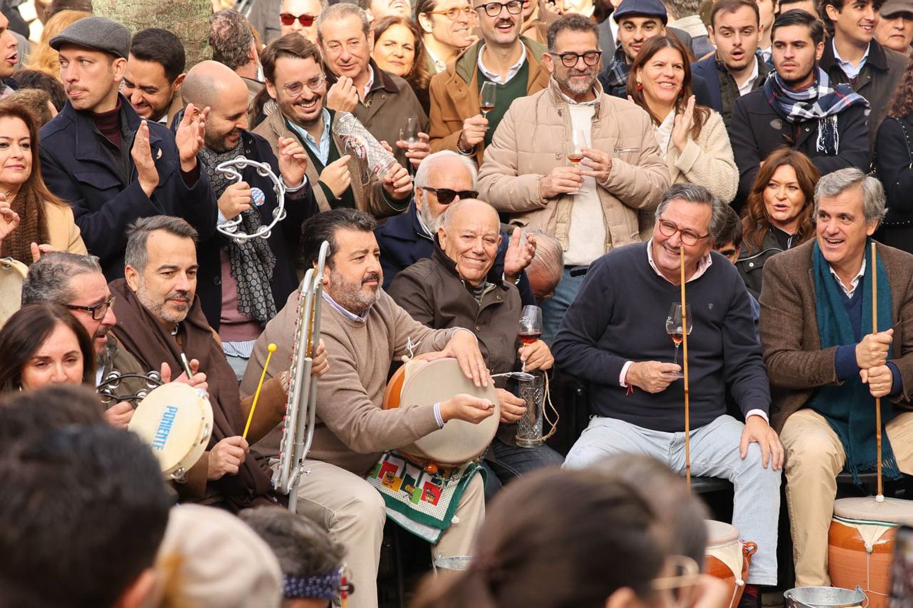 La Zambomba mañanera de Plaza Rivero, en imágenes.